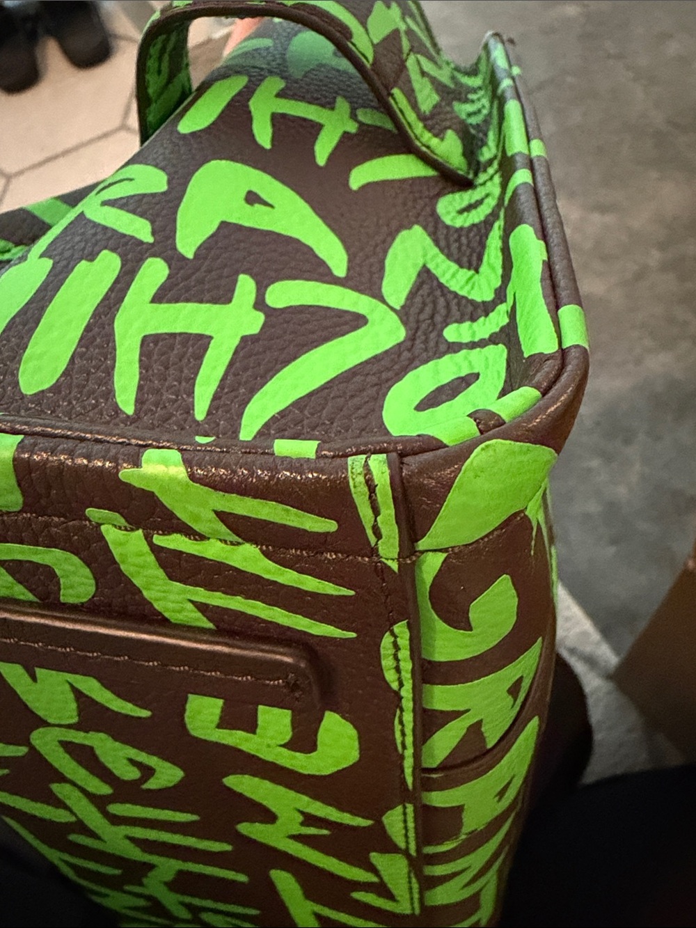 Marc Jacobs Stephen Sprouse Neon Green Graffiti Tote on Dark Brown - Picture 9 of 13